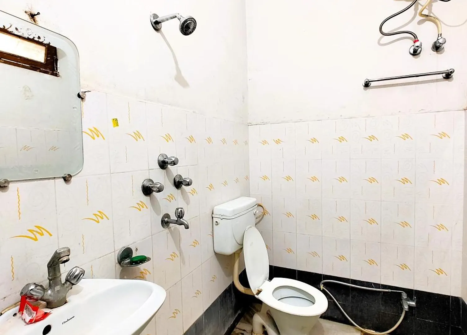 Homestay M R Teerth Guest House Varanasi - Shri Kashi Vishwanath Temple - Perfect Location With Comfortable Room India