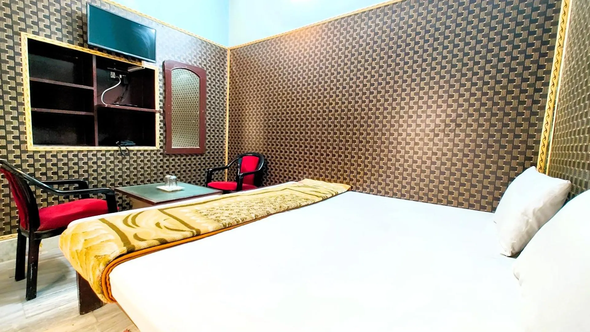 M R Teerth Guest House Varanasi - Shri Kashi Vishwanath Temple - Perfect Location With Comfortable Room India