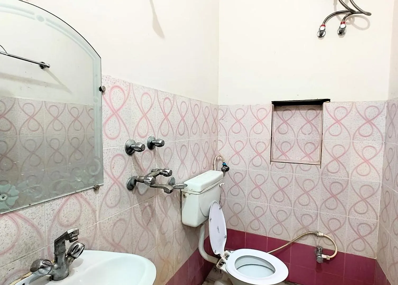M R Teerth Guest House Varanasi - Shri Kashi Vishwanath Temple - Perfect Location With Comfortable Room India