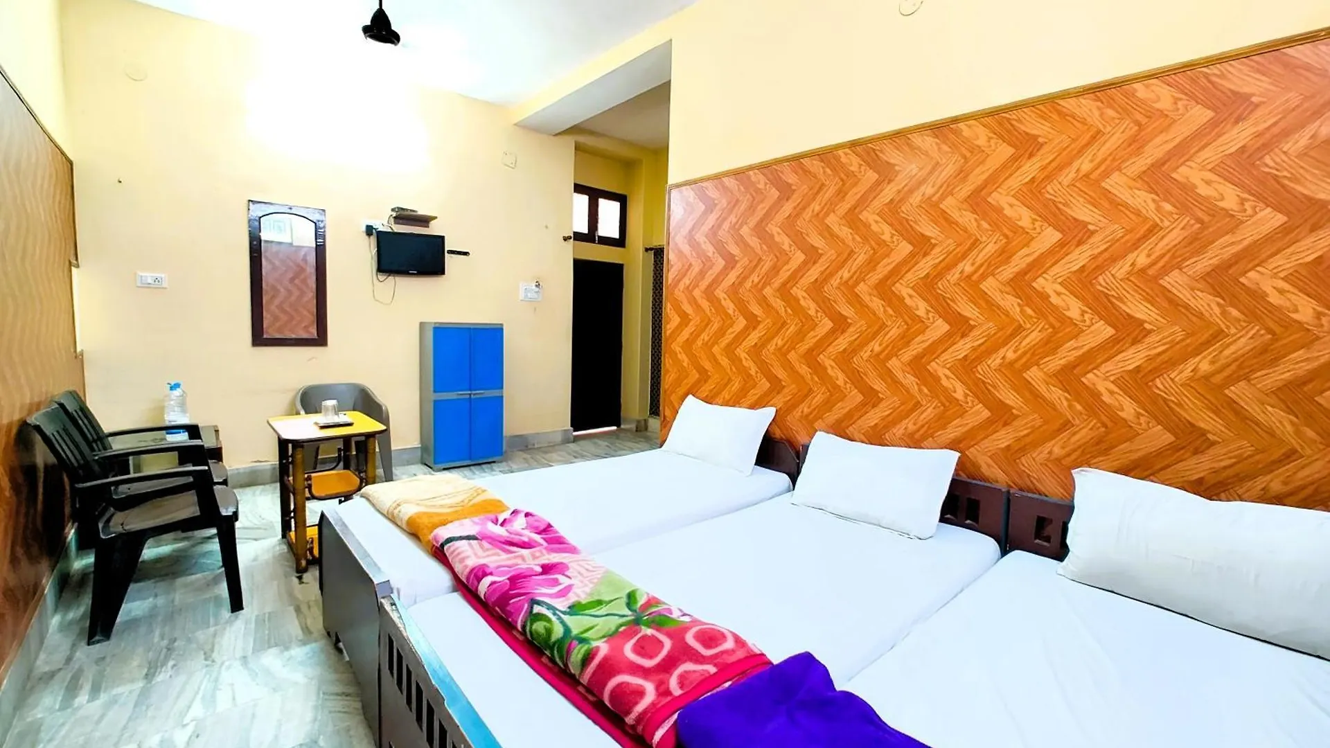 Homestay M R Teerth Guest House Varanasi - Shri Kashi Vishwanath Temple - Perfect Location With Comfortable Room India